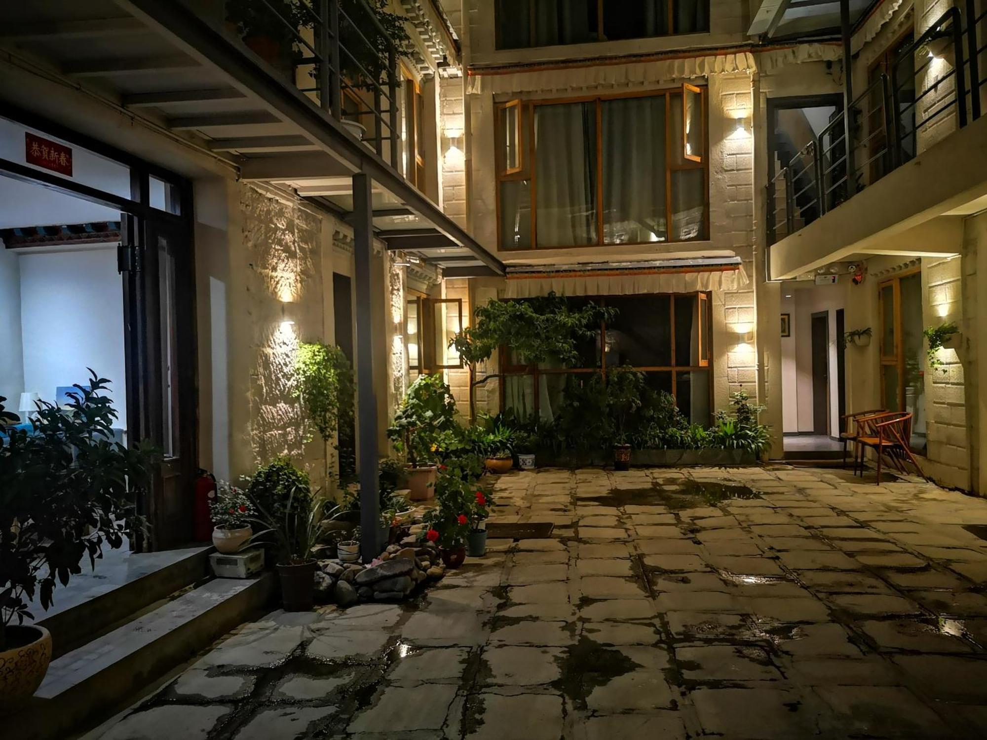 Fengma Feiyang Hostel Lhasa Exterior photo